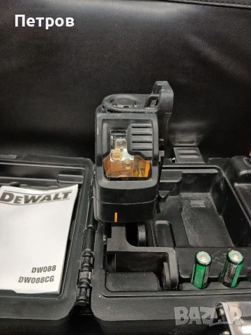 Зелен линеен лазерен нивелир DEWALT DW088CG, снимка 5 - Други инструменти - 53428234