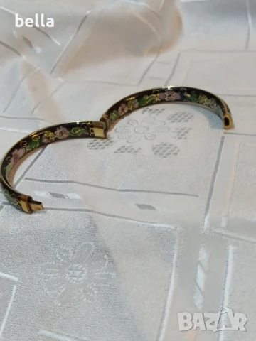 Винтидж гривна инкрустирана с клетъчен златен емайл -клоазоне и флорални орнаменти отвътре и отвън,, снимка 9 - Гривни - 51227005