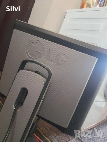 Монитор квадратен LG Faltron, снимка 5 - Монитори - 55797429