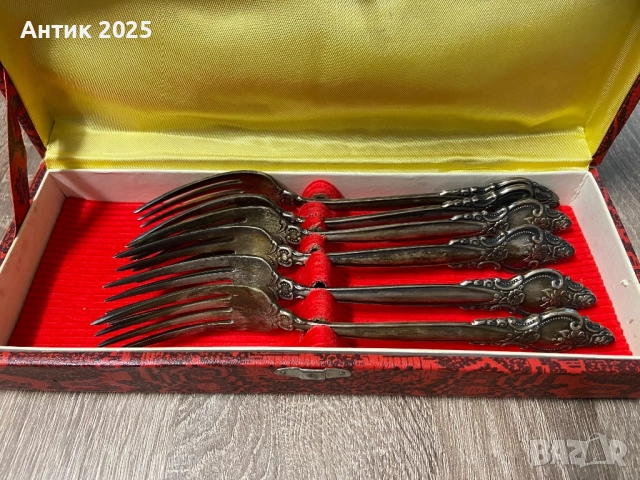 Винтидж комплект вилици от мельхиор (6 броя) в оригинален футляр, снимка 2 - Антикварни и старинни предмети - 52409208