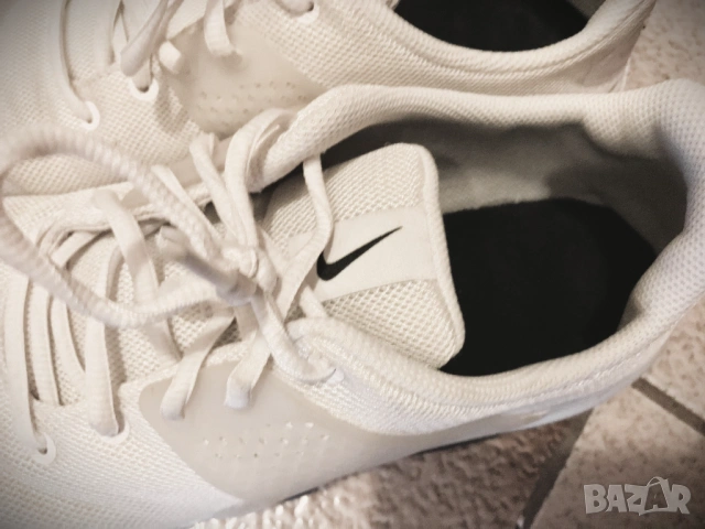 Nike Arrowz 45.5 – бели, леки и удобни, отлично състояние, топ цена, снимка 3 - Маратонки - 53655937