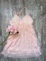 Нежна елегантна ефирна женствена рокля 3Д цветя рокля в прасковен цвят, снимка 1