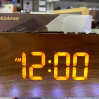 Дигитален Часовник с Безжично Зарядно / Дигитален будилник със зарядно, снимка 2 - Радиокасетофони, транзистори - 44197046