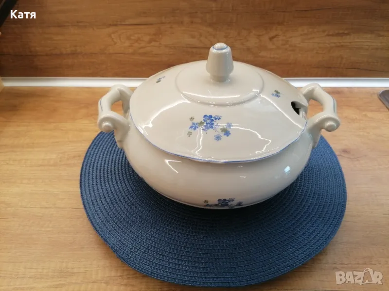 Порцеланов супник  с декор незабравки произведен в Китка, снимка 1