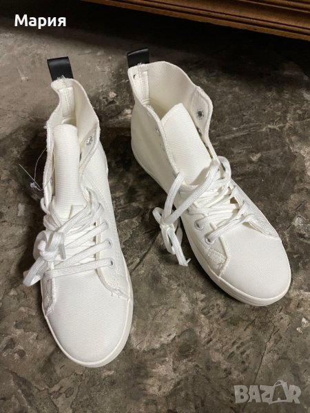 Нови бели кецове, снимка 1