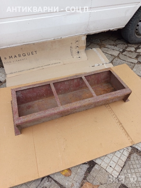 Стара Животинска Хранилка За Фураж Тегло 40кг., снимка 1