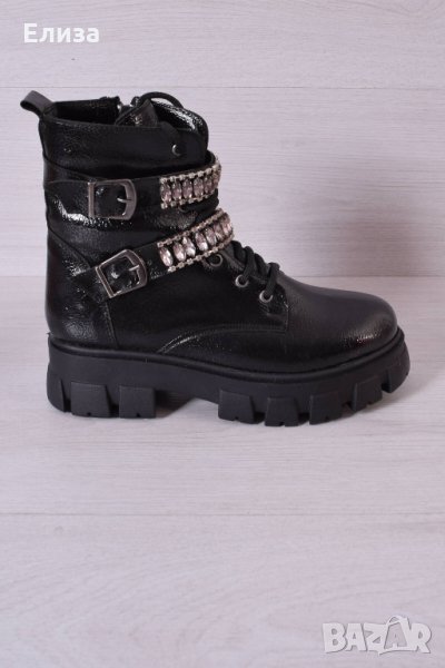 Лачени Кубинки боти 38 на лека платформа нови с акцент катарами с кристалчета, снимка 1