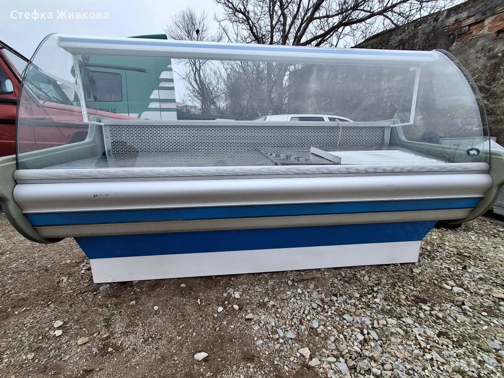 Хладилна витрина, снимка 1