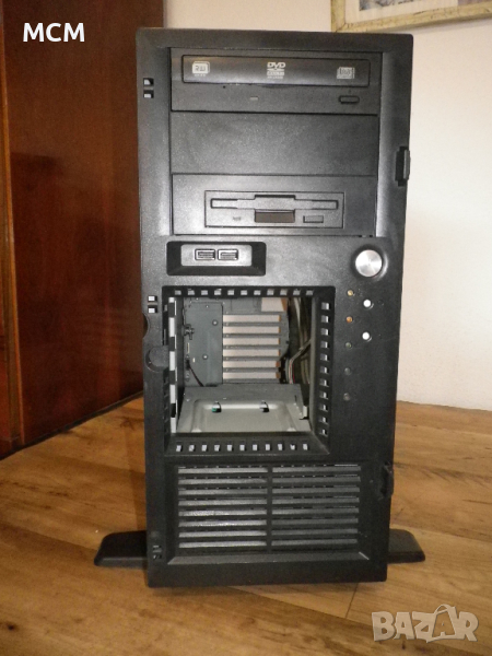 Масивна компютърна кутия, снимка 1