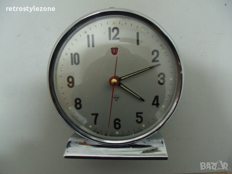№ 6074 стар настолен часовник SHANGHAI   - механичен  - работещ   - диаметър 11,5 см , снимка 1