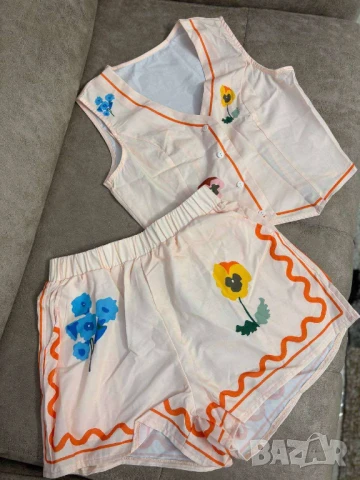 Комплект от две части 