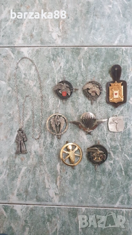 Стари значки и други 9 броя