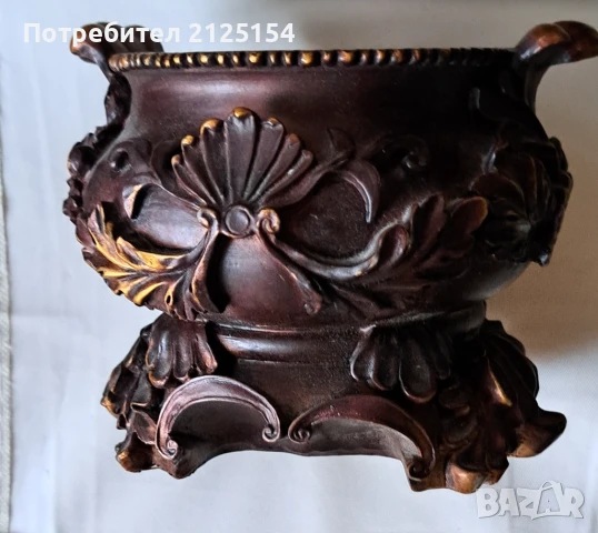 Ваза,гърне подходящо за декорация. 