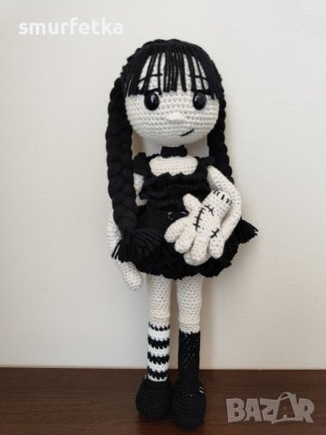 Плетена кукла Уенсдей Адамс, снимка 3 - Плюшени играчки - 41642455