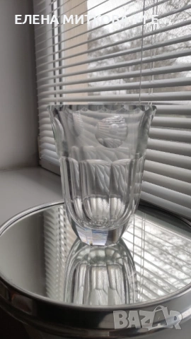 Масивна и дебелостенна кристална ваза