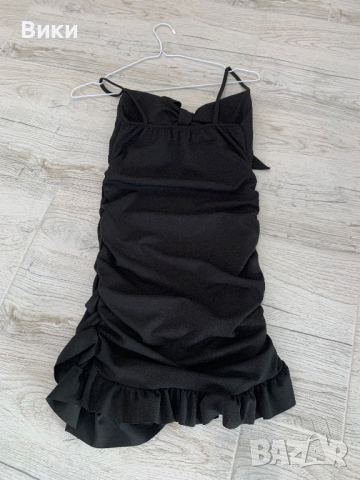 Черна рокля в размер XS, снимка 3 - Рокли - 44518637