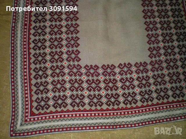 Ръчно бродирана ленена покривка за маса каре