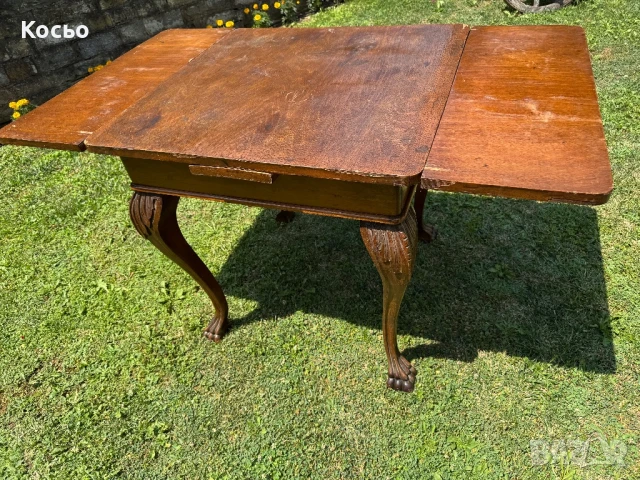 Стара разтегателна маса с лъвски крака