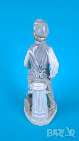 Порцеланова фигурка на момче - обущар, снимка 3 - Статуетки - 49830589