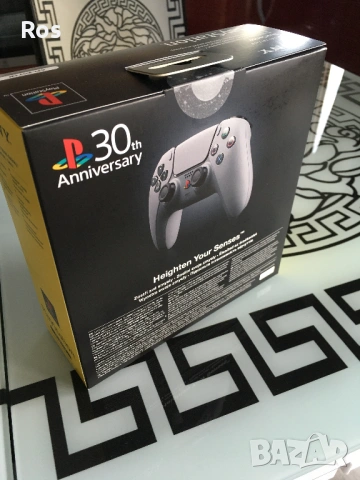Playstation 5 DualSense - 30th Anniversary, Limited Edition , снимка 2 - PlayStation конзоли - 53257265