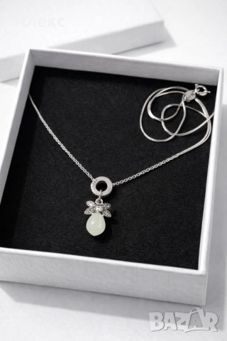 Сребърно колие със светеща светулка