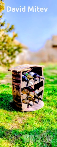 Декоративна бъчва с поставки за вино 