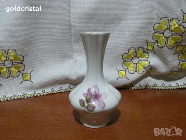 Български костен порцелан Бононя ваза, снимка 1 - Антикварни и старинни предмети - 44231578