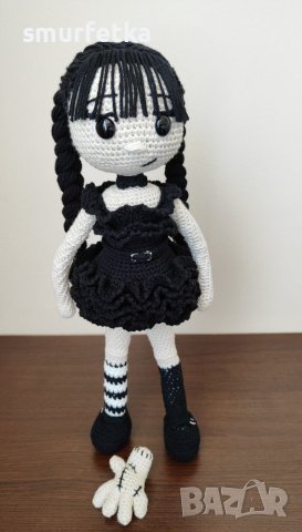 Плетена кукла Уенсдей Адамс, снимка 6 - Плюшени играчки - 41642455