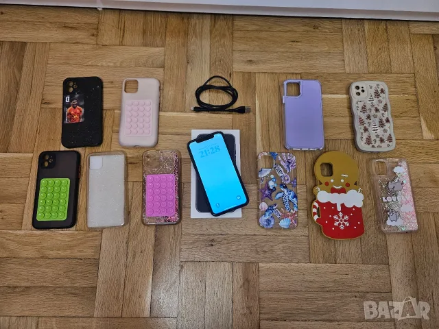 Продавам iPhone 11, 64GB, фабрично отключен към всички оператори. Телефонът работи отлично