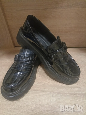 лачени дамски ежедневни обувки