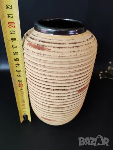 Релефна ваза от немска керамика. Без забележки., снимка 3 - Декорация за дома - 48826201