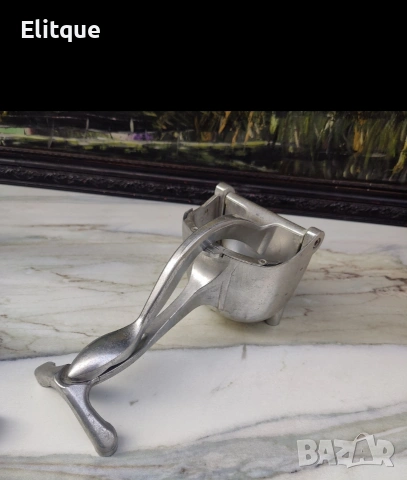 Ръчна метална преса за лимон и цитрусови плодове