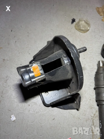 Опора предна пружина горна ВАЗ 2121-290423210 НОВ ОРИГНАЛЕН, снимка 2 - Части - 53381379