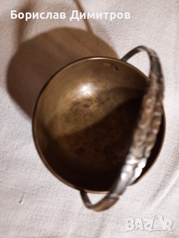 Продавам старинна купичка от масивен бронз