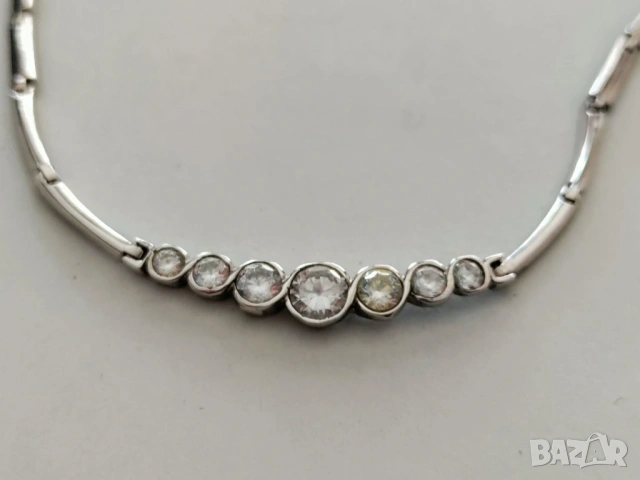 Колие с бели камъни, снимка 2 - Колиета, медальони, синджири - 53663937