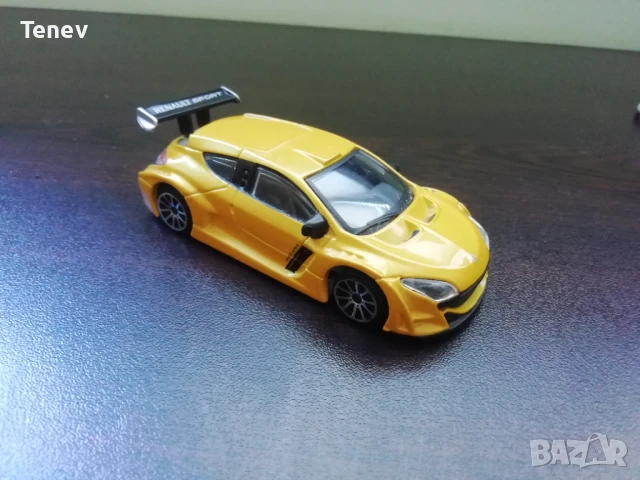 Bburago Renault Megane 1/43 нова оригинална количка Рено Меган мегална Бураго колекционерска 