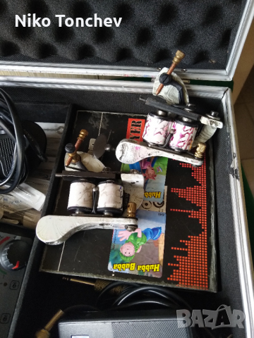 2 Тату машинки-бубина,комплект със зарядно и аксесоари, снимка 2 - Други инструменти - 36136309