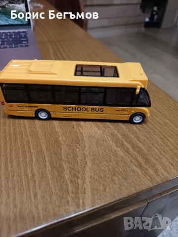 Училищен автобус 1:32 модел, снимка 2 - Колекции - 52138815