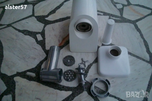 Електрическа месомелачка Moulinex HV3, снимка 6 - Месомелачки - 53447850