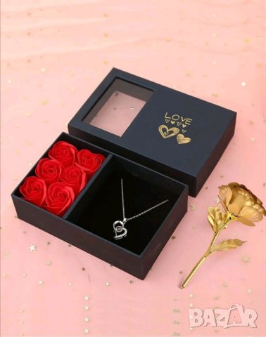 Подаръчен комплект колие с послание , златна роза и 6 вечни рози, снимка 2 - Бижутерийни комплекти - 42020439