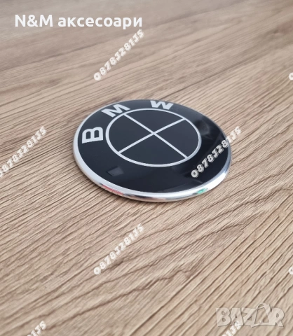 Емблема за преден капак BMW 82мм чисто черна – F10 F11 F30 F31, снимка 4 - Аксесоари и консумативи - 53482512
