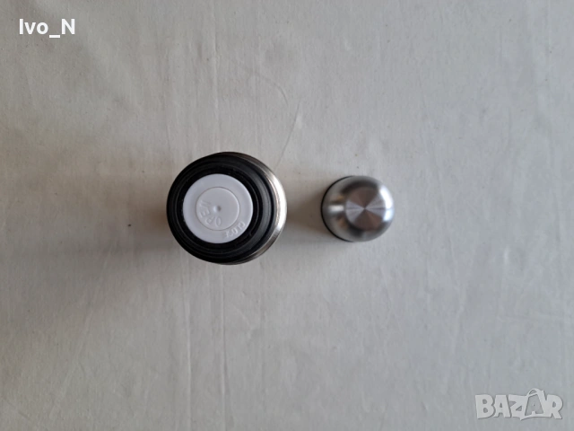 Метален термос 0,5 л с чаша., снимка 3 - Термоси - 53340503