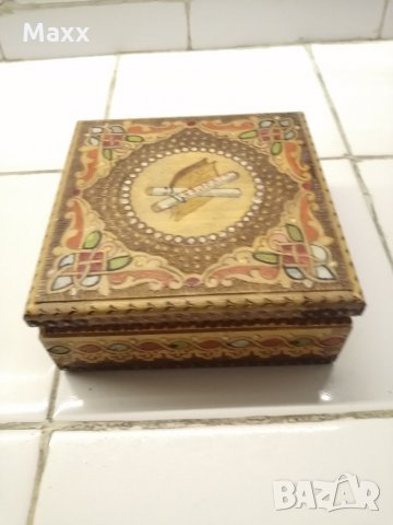 Продавам мускали, дървена кутия, ножки, отварачки, салфетници, папки и портмоне от соца, снимка 4 - Други ценни предмети - 34788268