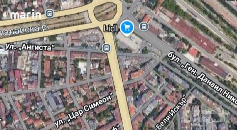 продавам голям гараж в центъра