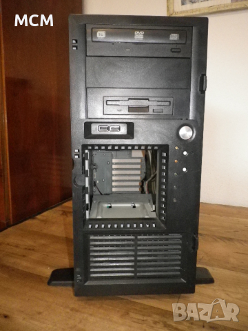 Масивна компютърна кутия