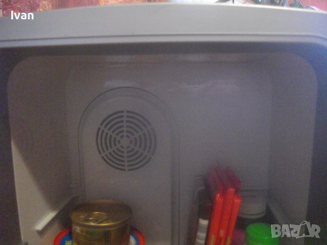 Немски Мини Хладилник-Голям-16л-Работи На 220 Волта и на 12 Волта в Автомобил-Студено/Топло-220V/12V, снимка 5 - Хладилници - 42715800