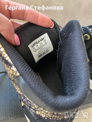 Страхотни кецове черно със златисто в перфектно състояние номер 37 стелка 23,5см, снимка 3 - Маратонки - 44400957