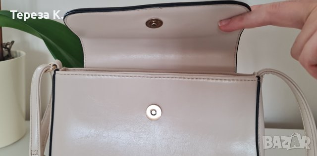 Бяла дамска чанта за през рамо - цвят екрю, снимка 4 - Чанти - 42328296