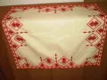 Винтидж ръчно бродирано памучно каре покривка червена бродерия, снимка 1