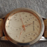 Фешън дамски часовник BVLGARI QUARTZ  с кристали Сваровски кожена каишка много красив стилен - 21766, снимка 3 - Дамски - 36245252